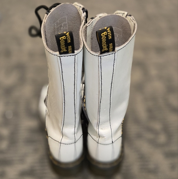 Doc Martens 9733w white patent leather riding boot size 6US - Picture 4 of 7